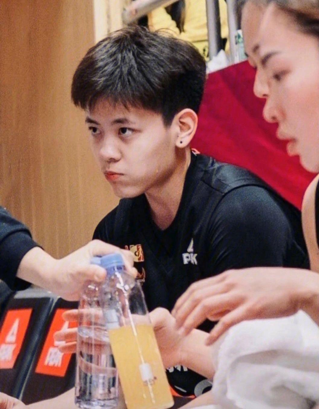 正式官宣,杨舒予喜讯公布,偶像示爱,未来可期!_人气_收入_保障