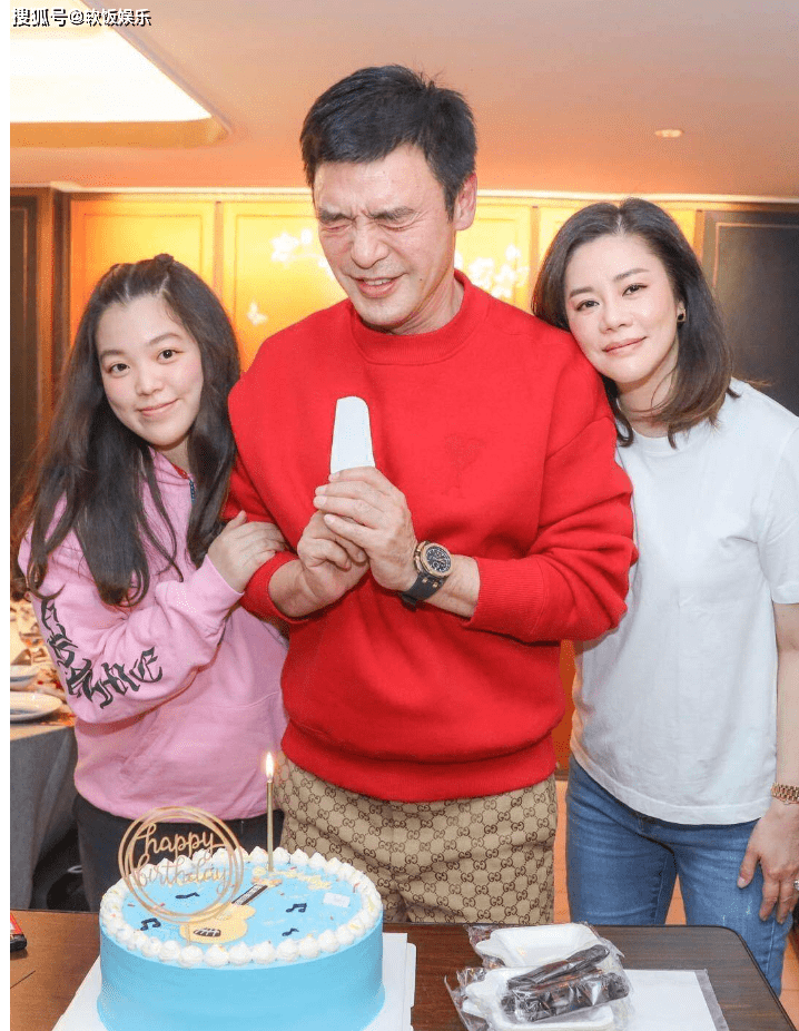 钟镇涛19岁女儿首曝光!