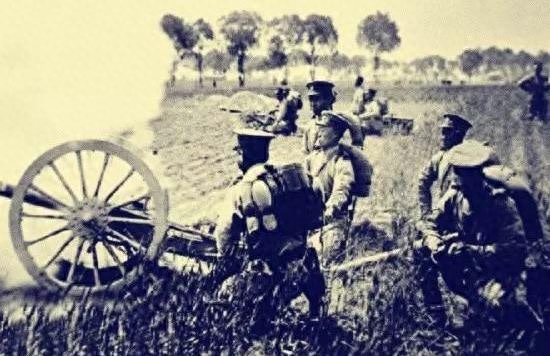 此时南北和议,北方代表唐绍仪主民主,杨士琦主君主.