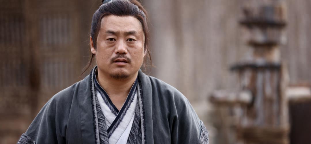 于是趁师父不注意的时候,二徒弟赵德柱(宋晓峰饰)开始利用舆论造势.