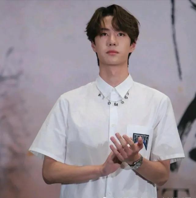 因为人气爆棚,现在网上关于王一博的新闻也是层出不穷,时不时就可以在