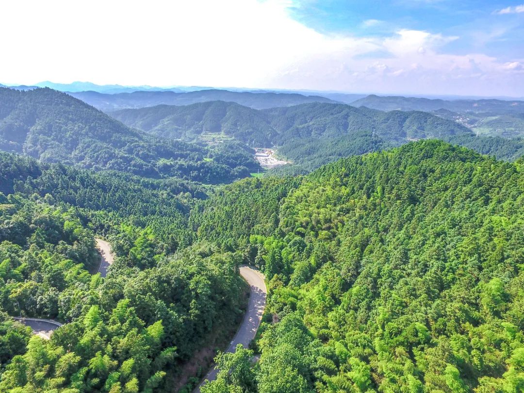 怀化大峡谷怀化大峡谷,地处怀化市鹤城区城市东侧20公里处的黄岩旅游