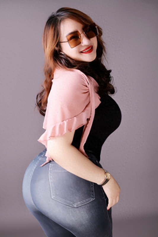 31岁梁丽莎俨然一副贵妇旺夫相,北京出席活动衣服难掩盖欧式身段_气质