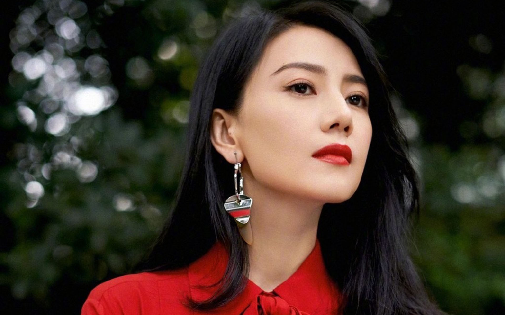 41岁高圆圆瘦成皮包骨!瘦到风衣都撑不起?