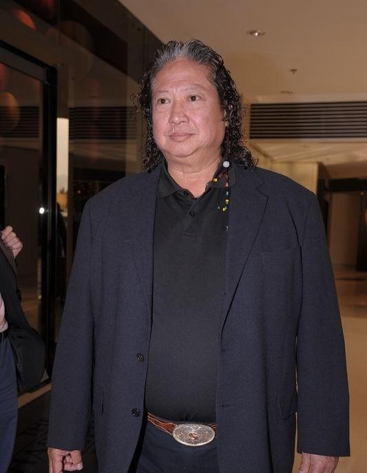 成龙表示,如果没有一场车祸,谢贤就是一个传奇.