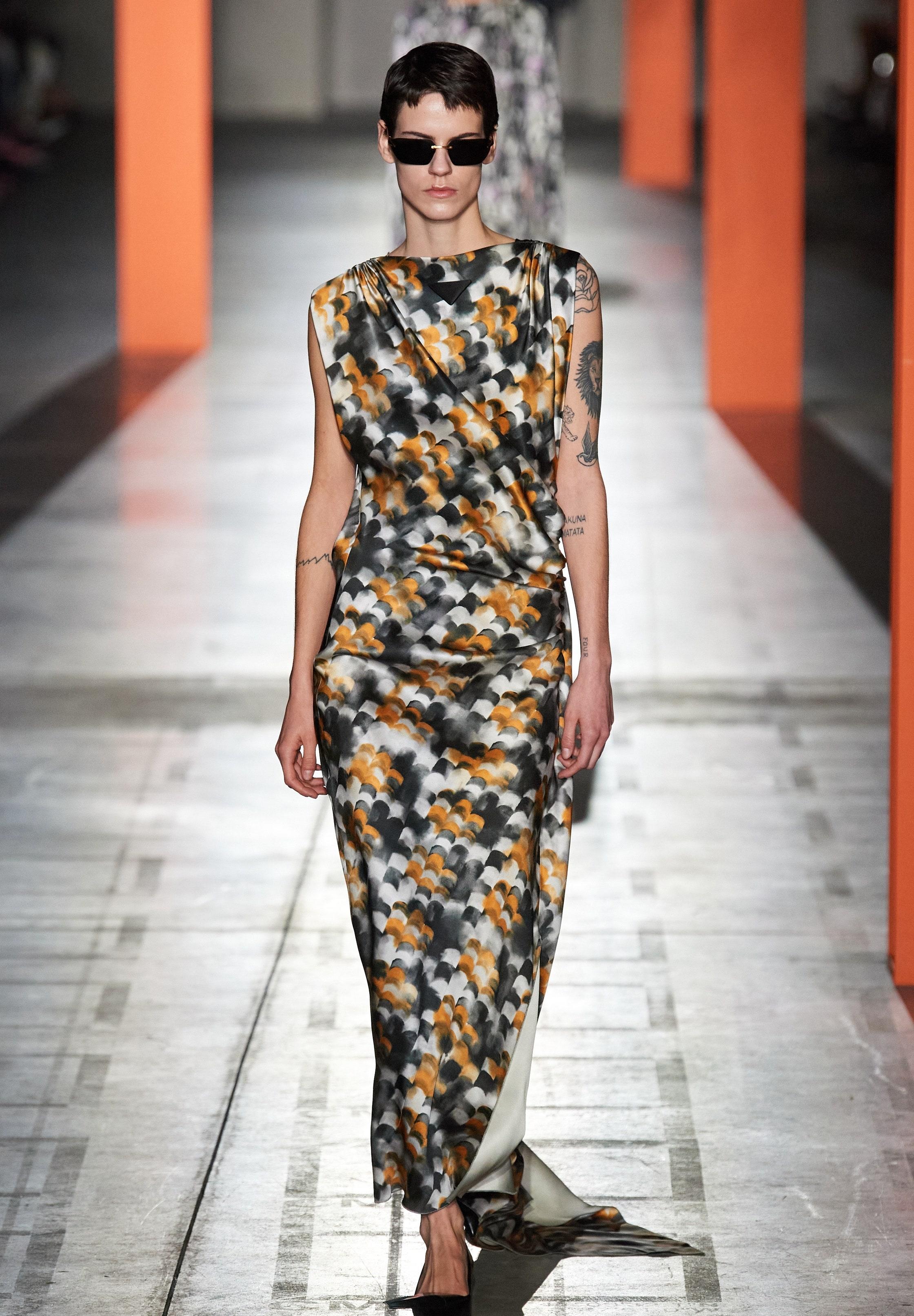 端庄又日常的魅力prada2023秋冬成衣_装饰_军装_衬衫