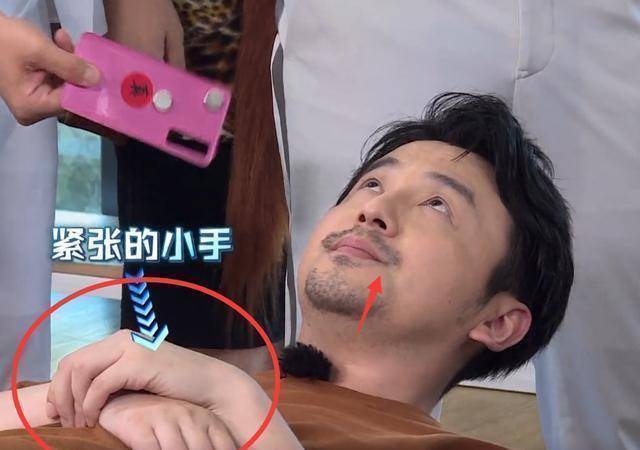 邓伦表情管理最失败的一次!气球爆炸瞬间伦伦吓出奇葩表情包!