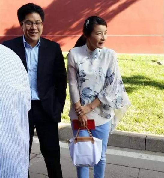 一个嫁给爱情,一个成了豪门生育机器_郭晶晶_伏明霞_生活
