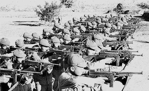 装备跨越千载的敌后民兵小队_冲锋枪_老头_晋造