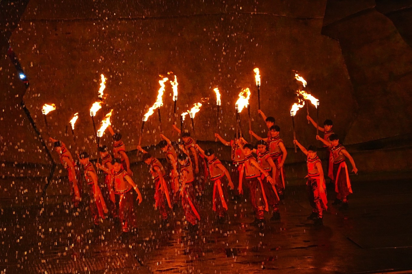 【凉山验客】自驾游凉山,看西昌彝族火把节_古城_发射_卫星