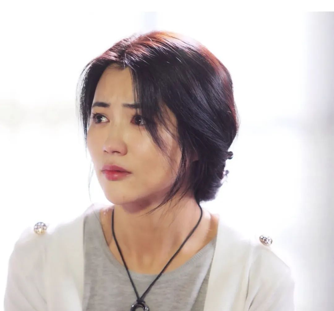 王艺禅:因《人世间》出圈,撞脸袁咏仪,曾遭耍大牌,用40岁未婚换来戏痴