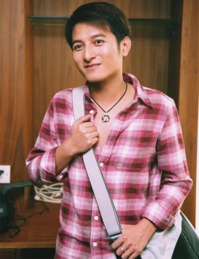 隐退2年后,因为重度洁癖引发热议,47岁的李维嘉究竟怎么了?