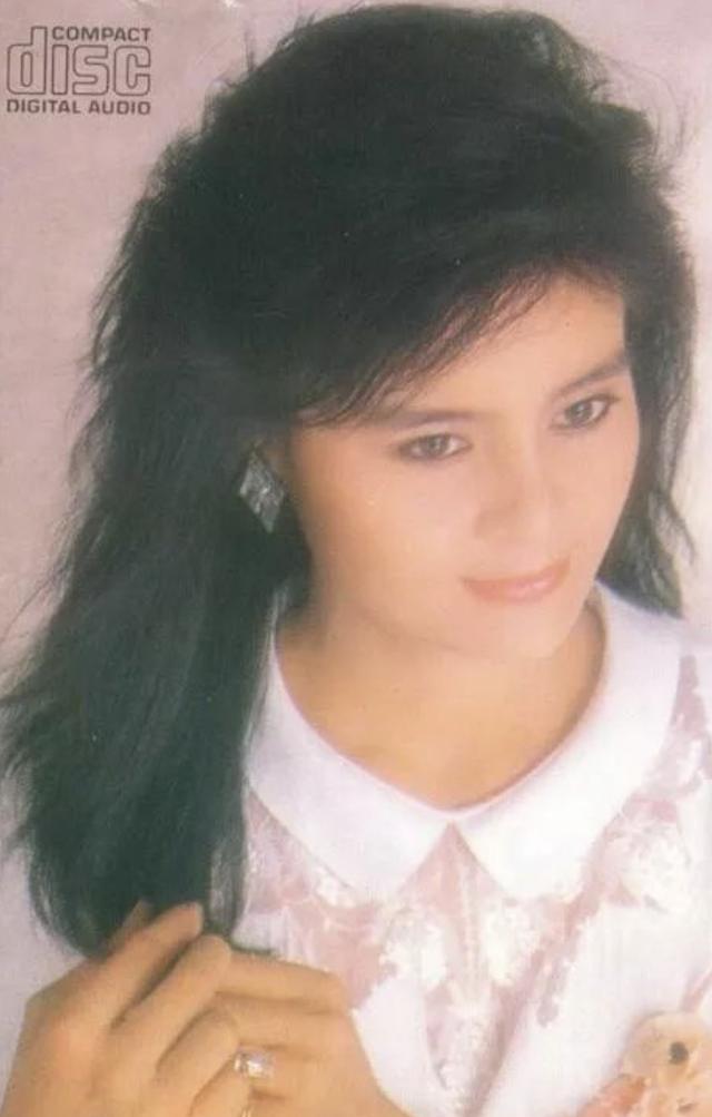 看到自己在唱片市场已经不受欢迎的高胜美,渐渐的将工作重心放到了