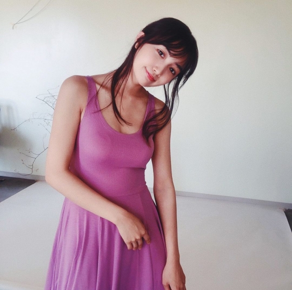 更多美照赏:在去年出演特摄剧《泽塔奥特曼》中的"大田结花"之后,黑木