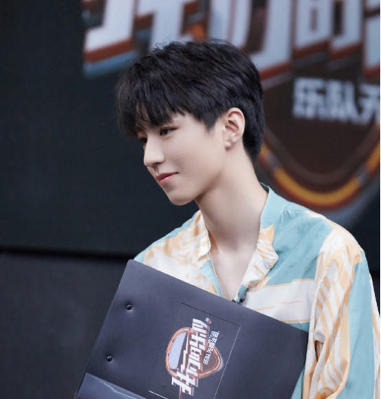 王俊凯惹争议,迪丽热巴刘亦菲代言遭抵制_日本_发声_明星