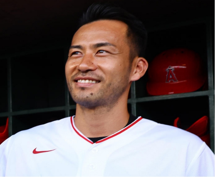 吉田玛雅 (maya yoshida) 在美国首秀中以绝对优势获胜.