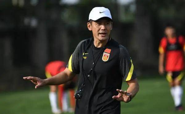 不妨在这一次的比赛中让我们看看欧阳嘉鑫的表现,也来看看由"德甲名宿