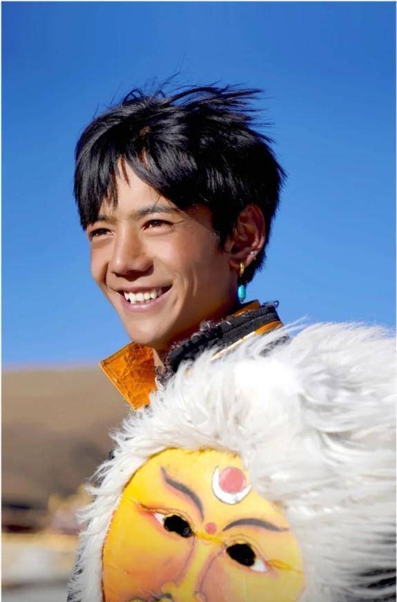 虽然丁真放牛时会漫不经心,导致耗牛走丢,但他自