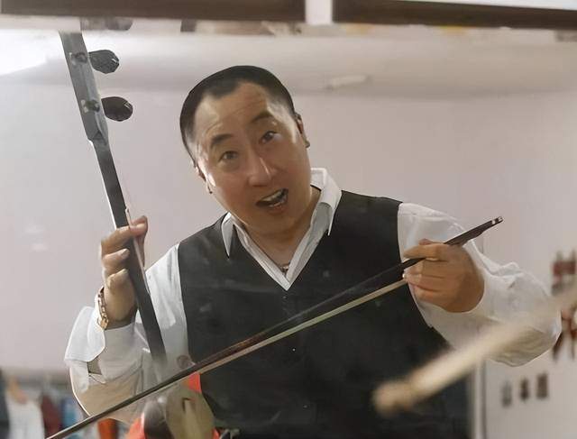 赵本山徒孙张尧出家,晒拜师照皈依佛门,父亲张小光已去世七年_消息