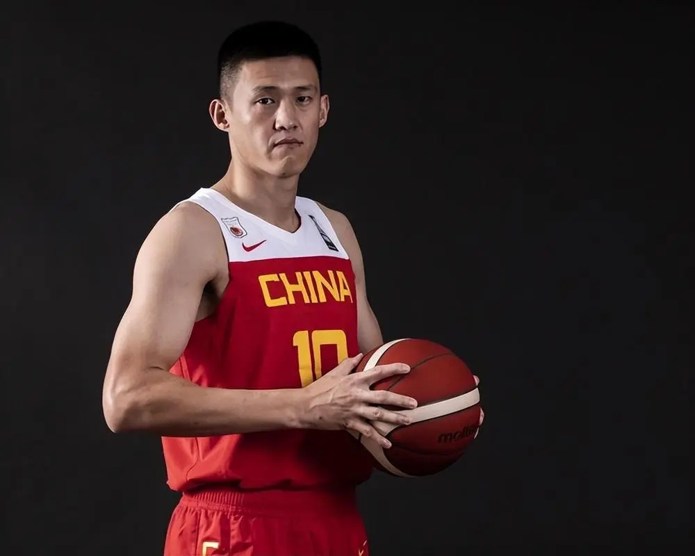 周鹏:家有一老如有一宝,攻防一体有身高有速度稳健发挥非常重要_防守