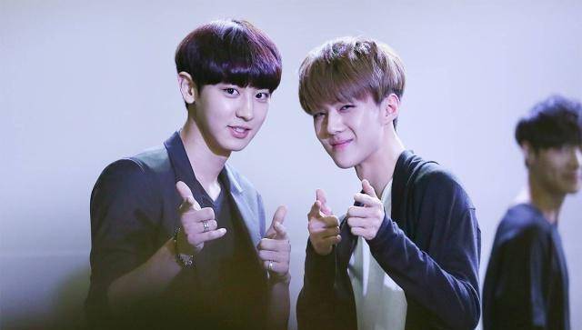 04)雕塑美男金硕珍将会是防弹少年团首位入伍成员,最大年龄差5岁的bts