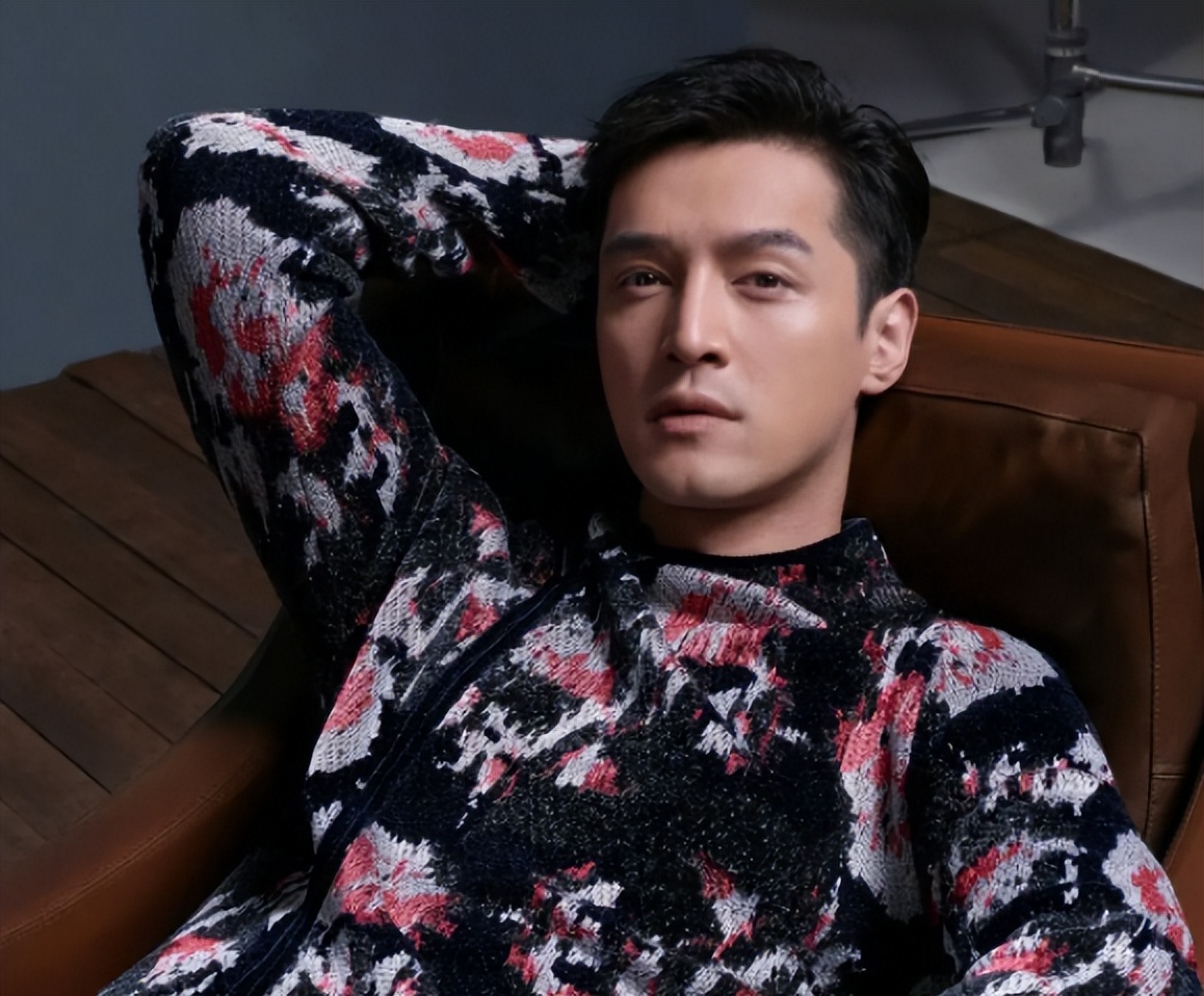 胡歌凌晨晒泛泪照自责,精神反常疑与妻子有关_工作_张冕_因为