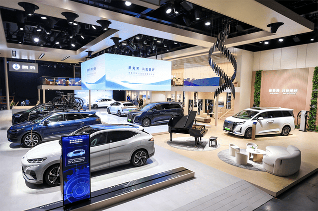 车展最热?腾势800平方米的展台也装不下热情的成都人_搜狐汽车_搜狐网