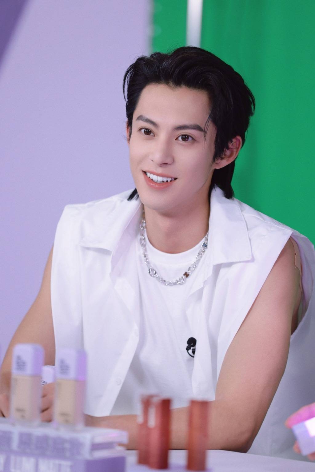 暴力精致boy!王鹤棣沉浸式卸妆 被男明星的真实素颜惊到