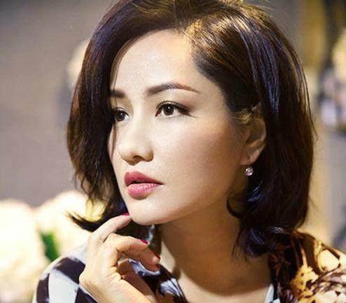 47岁瞿颖出席发布会脸部发福,油腻,被吐槽胖大妈,气质大不如前_网友