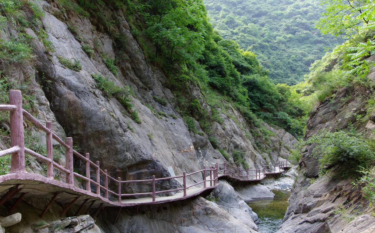 中国最大的峡谷型风景名胜区之一,被誉为"陕西的小九寨沟"_金龙峡
