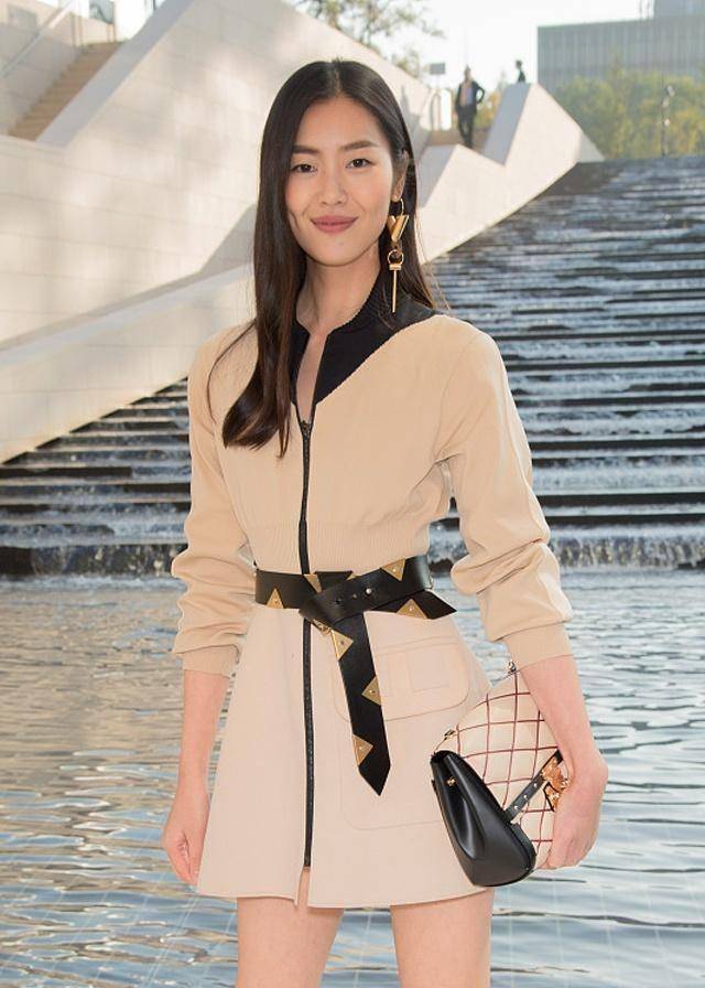 俞飞鸿和刘雯告诉你,女人的高级美和年龄无关_母亲_作品展_女性