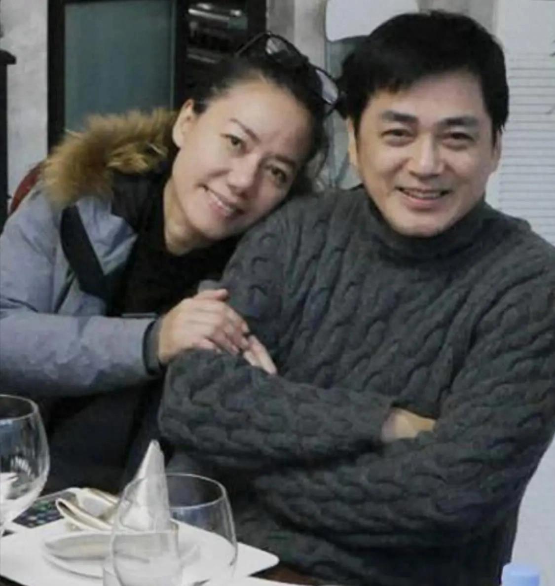 汤镇宗:娶圈外妻子,婚后连生两女,提起女儿总流泪_弟弟_汤镇业_朋友