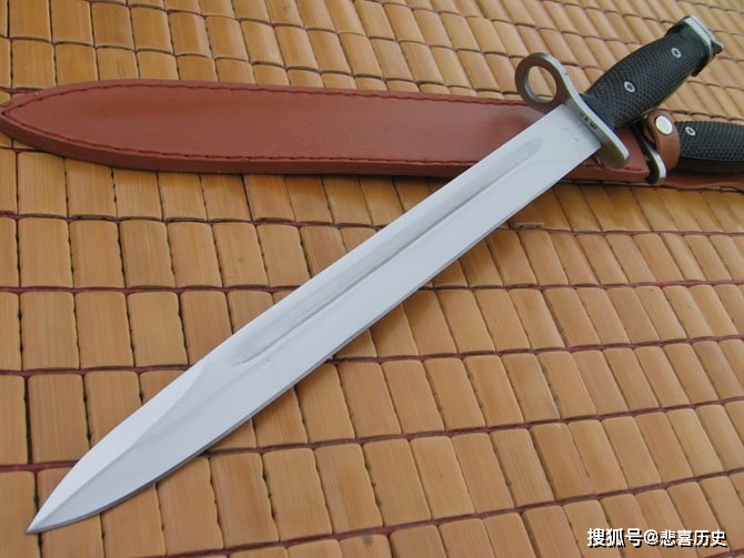 美国m7军刺 唯一的上榜刺刀,由于m9刺刀的刀柄中空,所以可靠性反而不