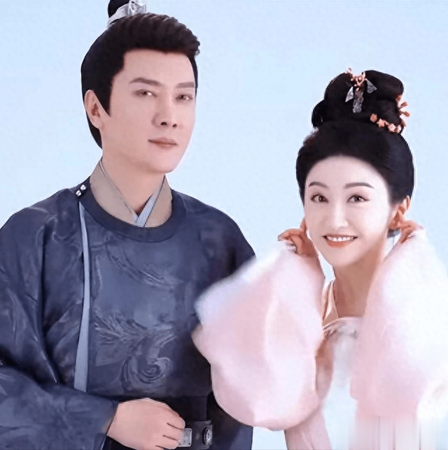 比如皇叔身边的周翊然,叶盛佳,慕灼华身边的杨志雯等