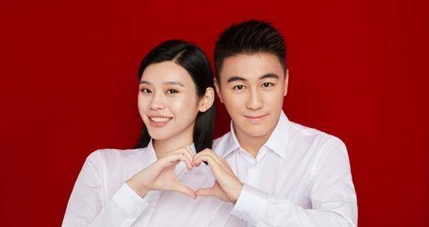 明星结婚证照:李光洁中规中矩,奚梦瑶花式比心,唐艺昕女右男左_照片