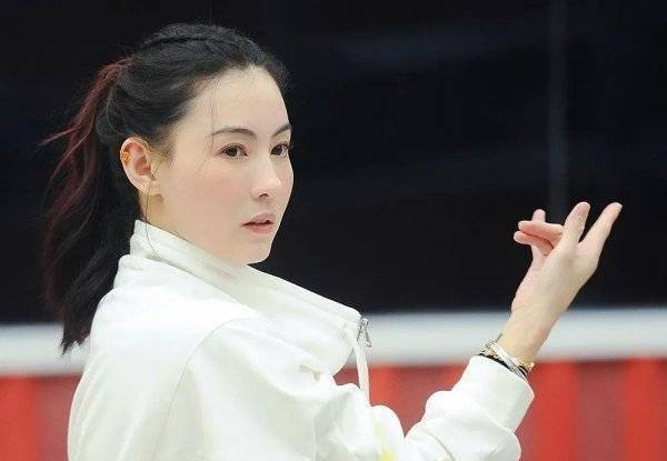 有网友说张柏芝在《浪姐2》中划水,你觉得是她实力不行还是在划水?