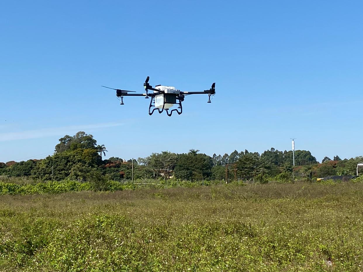 植保無人機是一種利用先進的航空技術和無人機技術_定位_傳感器_飛行