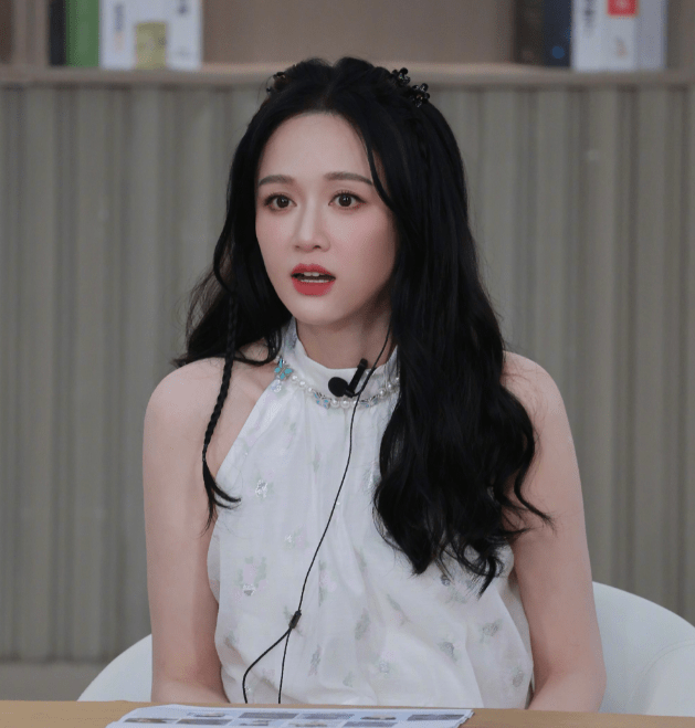 43岁明道官宣二胎,晒一家三口牵手照,不见3岁儿子身影_陈乔恩_王婷萱