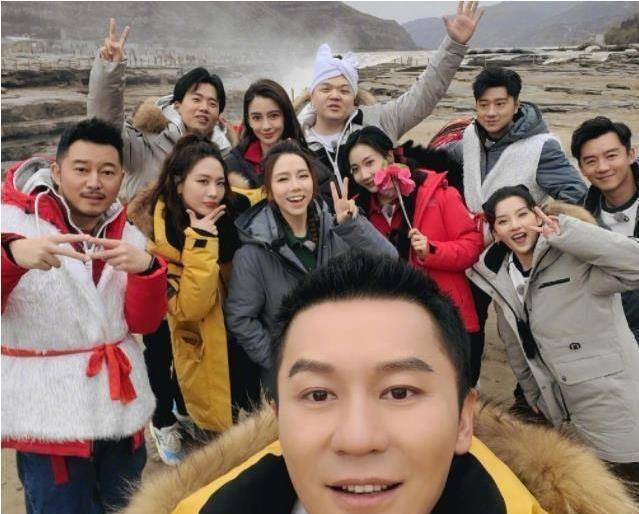 李晨晒跑男合影,杨颖不抢c位靠后站,郑恺当爸后再度回归!