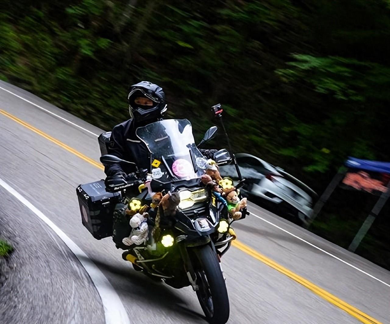 德云社阎鹤祥晒出照片遭网友调侃,壮壮趴在地上开始耍流氓_长春_摩托