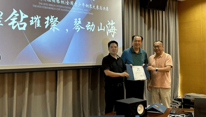 张维:(简介)著名钢琴家,教育家,中国音乐学院钢琴系原主任,硕士生导师