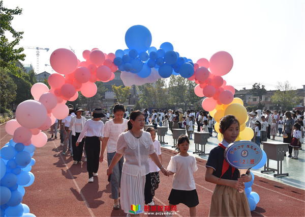 开笔启蒙 慧悦人生——徐州市柳新实验小学举行一年级开笔礼仪式_祝福