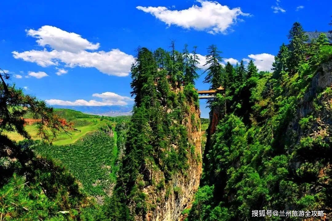 山,陇南鸡峰山,定西贵清山,平凉崆峒山等都是避暑圣地和天然森林氧吧!