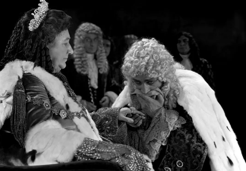 《笑面人》:豆瓣口碑炸裂的一部默剧,堪称电影《小丑》的鼻祖