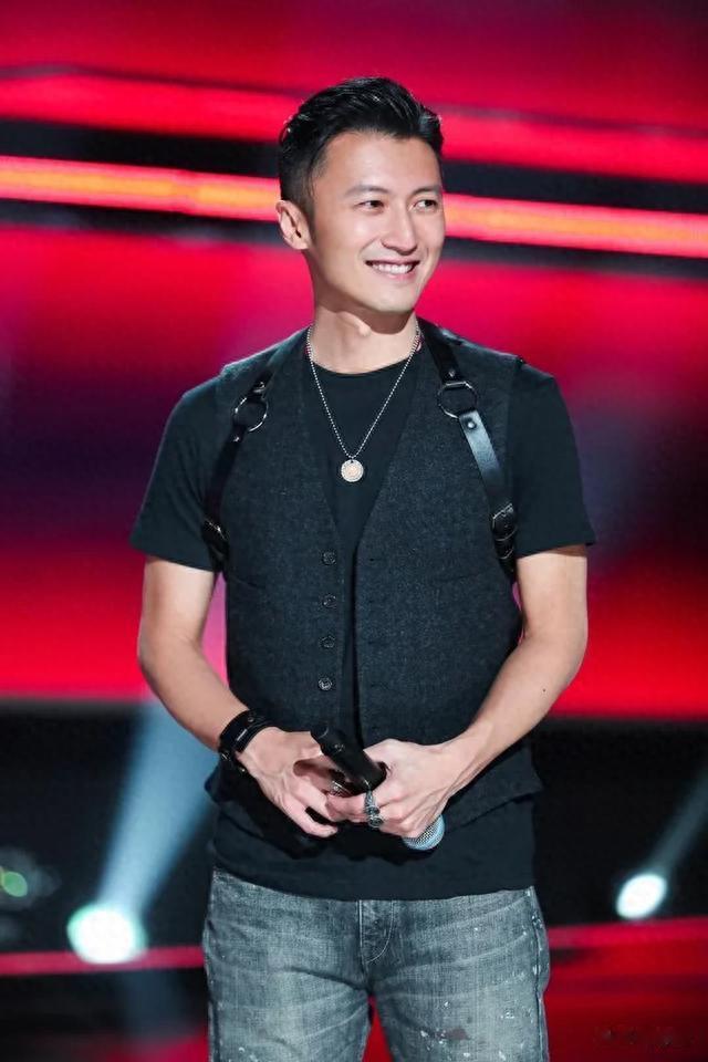 谢霆锋长子疑似搞恋爱,亲密逛街照被曝,网友:有其父必有其子_谢振轩