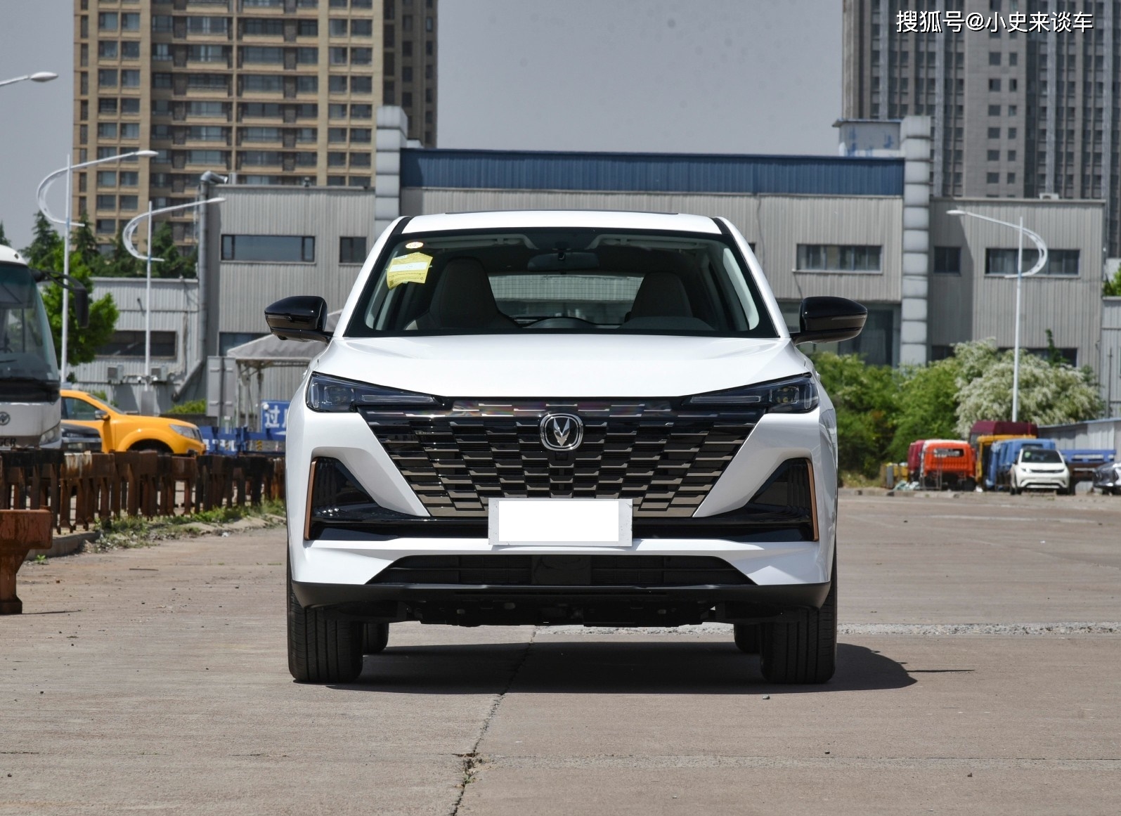 长安再次迎来换代!全新suv不足十万外观时尚,搭载蓝鲸1.