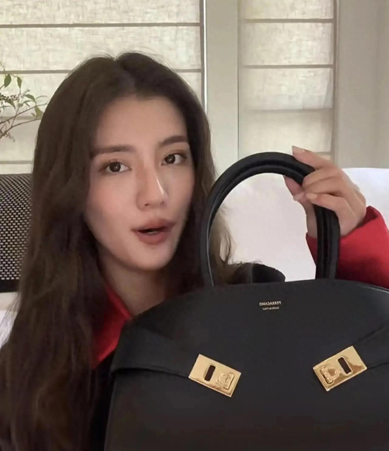 曝江疏影比吴千语更有松弛感,资源多财务自由,还没有婚恋压力_施伯雄