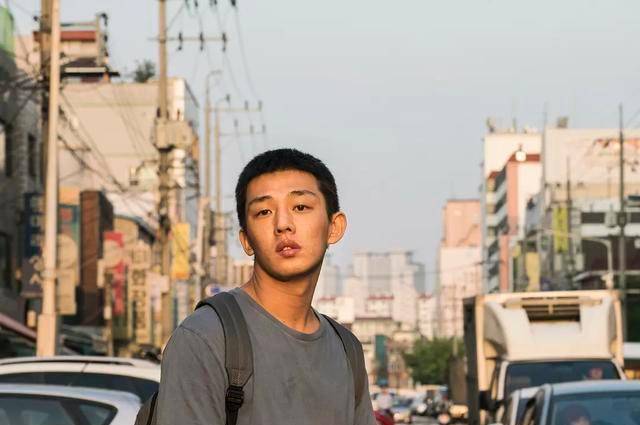 韩国男星排行榜_韩国10大实力派男星排名,宋康昊力压群雄,但仍然比不过他