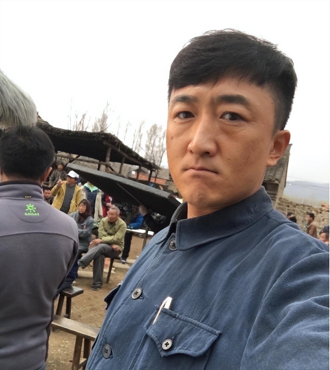 演员,40岁第二次生下女儿,41岁突然离世,留给妻儿悲痛_刘伯勋_丁怡