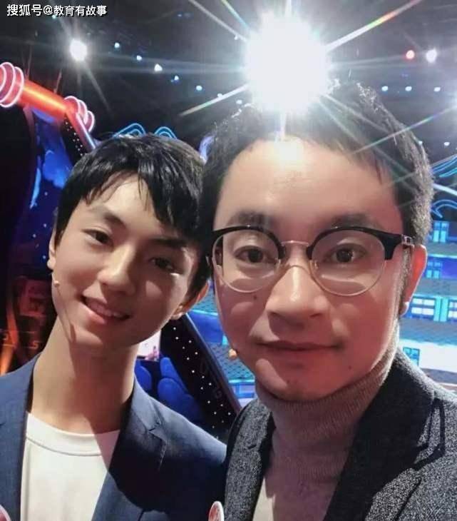 他是诗词大会上最帅的选手,武亦姝忠实粉丝,击败北大硕士成擂主_郑坤